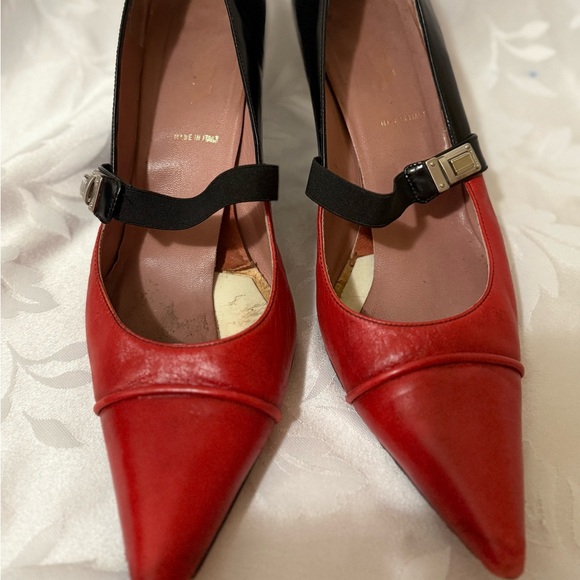 Y2K Prada Red & Black Low Heel with Black Elastic Strap - Picture 3 of 10